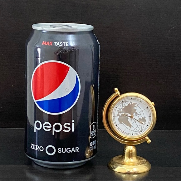 Vintage Flat Globe World Map Gold-tone Mini Desk Clock - Picture 3 of 10